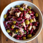 Салат из красной фасоли с тунцом и цикорием