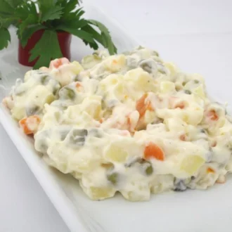 Салат с маринованными грибами