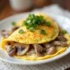 Болтунья с шампиньонами и зеленым луком