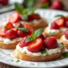 Брускетта с клубникой