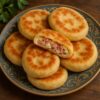 Дрожжевые лепешки с ветчиной и моцареллой