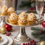 Тарталетки с крабовыми палочками, сыром и яйцом